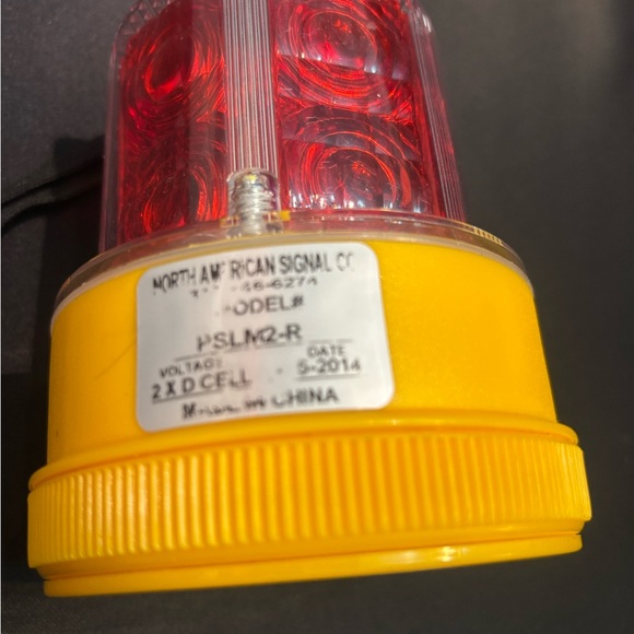 Bright Beacon Warning Light/ Strong Magnet for automobile roof: Battery Powered - Picture 5 of 6